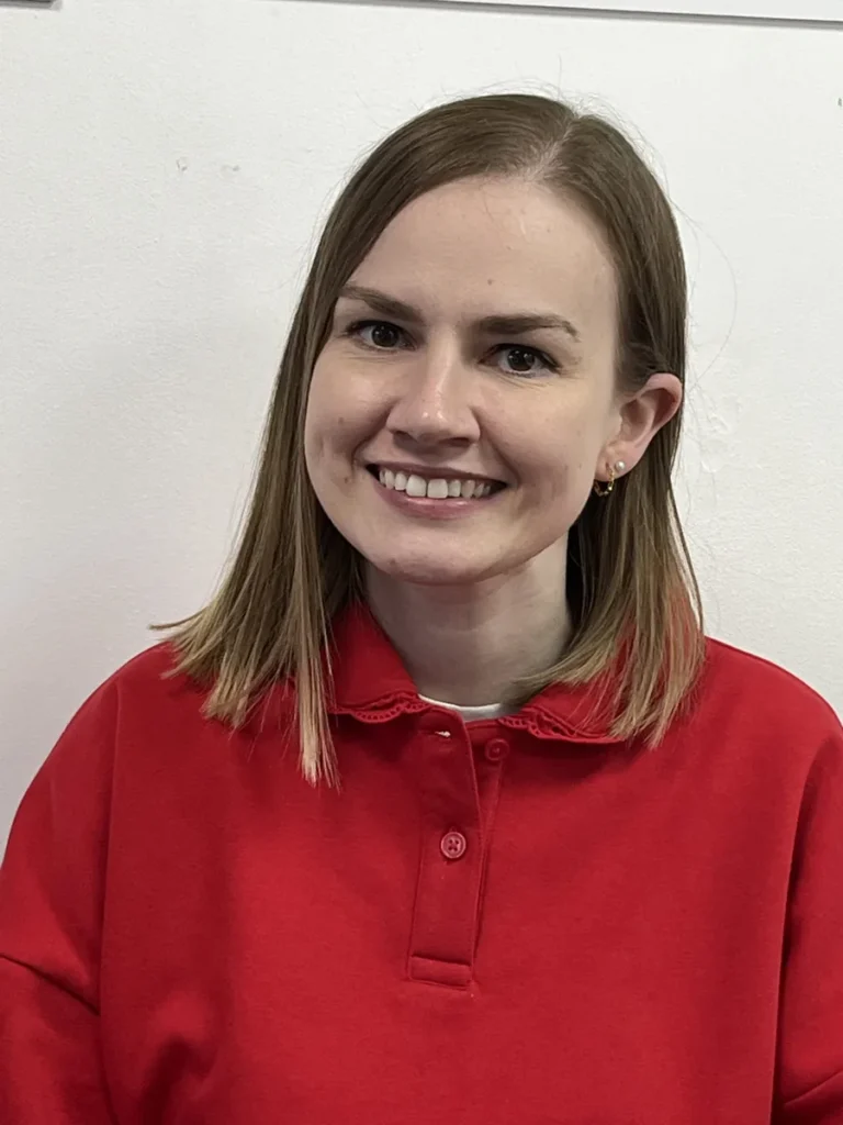 Portrait of Louisa, tutor at Ilkeston Tuition Centre